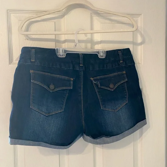 High waisted jean shorts - Picture 3 of 3